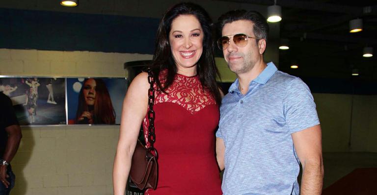 Claudia Raia e Jarbas Homem de Mello namoram ao som de Elton John