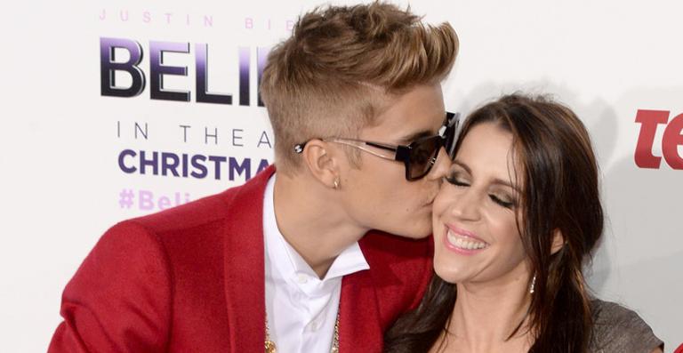 Mãe de Justin Bieber grava sua primeira música. Ouça um trecho!