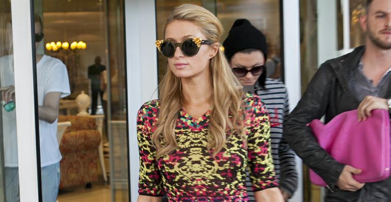 No Brasil, Paris Hilton relembra a sua infância com foto em rede social