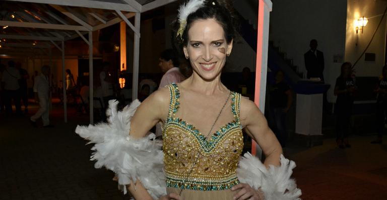 Musa dos anos 90, Ingra Liberato curte o Carnaval no Rio
