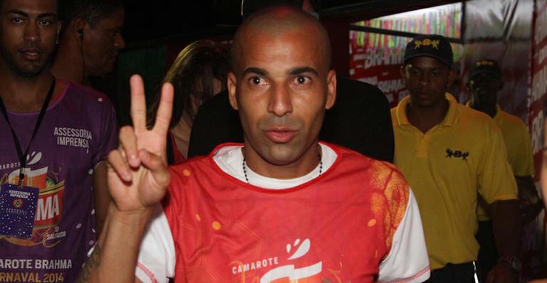 Após fim do namoro com Antônia Fontenelle, Emerson Sheik curte Carnaval em Salvador