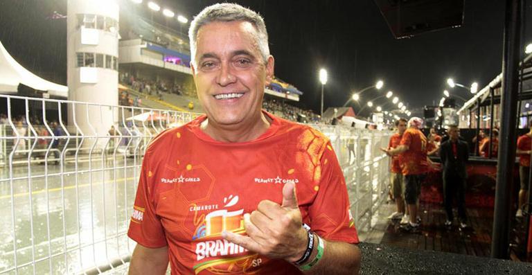 Após separação, Mauro Naves curte o carnaval de São Paulo