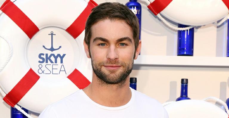 Chace Crawford participa de Glee e beija Dianna Agron