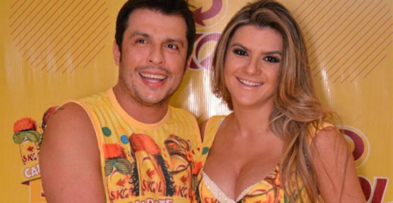 Grávida, Mirella Santos se diverte na folia baiana decotada