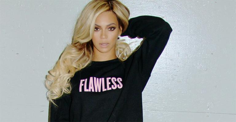 Beyoncé posta foto antiga da mãe e impressiona com semelhança
