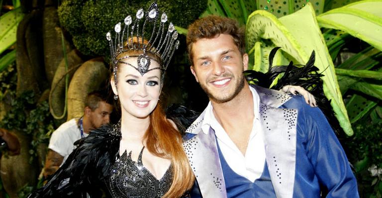 Marina Ruy Barbosa e Klebber Toledo desfilam juntos na Sapucaí
