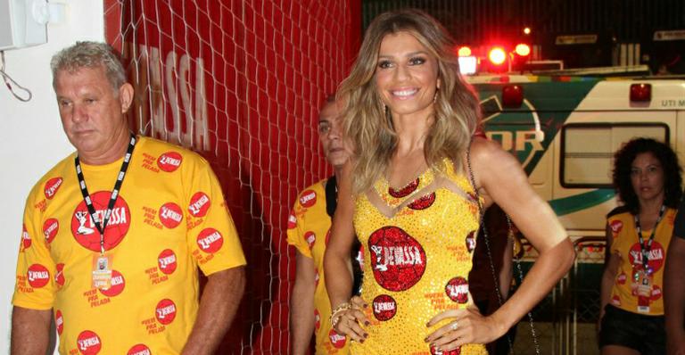 Grazi Massafera curte Carnaval com pai; Cauã Reymond vai a outro camarote