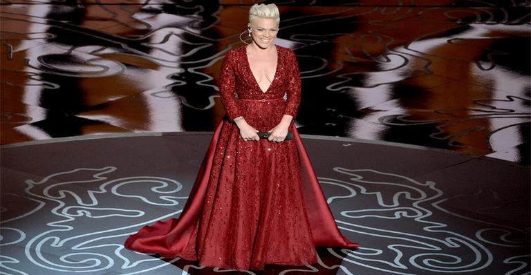 Pink emociona público ao cantar tema de Mágico de Oz