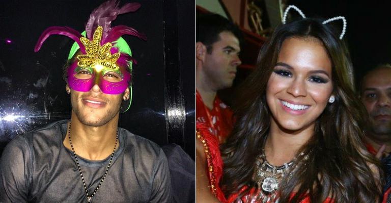 Com Bruna em camarote, Neymar usa máscara de carnaval e brinca: ‘Partiu Sapucaí’