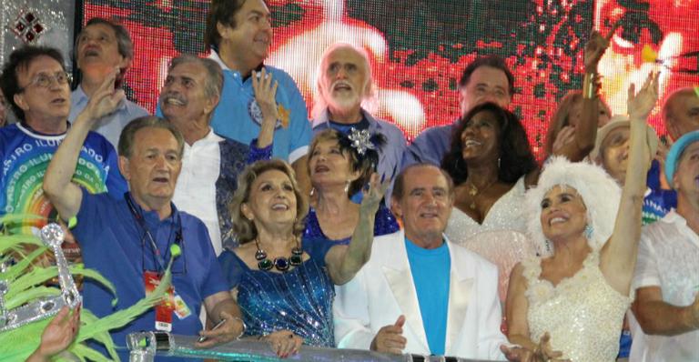 Angélica, Faustão… Famosos comparecem em peso ao desfile da Beija-Flor