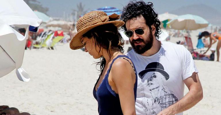 Caco Ciocler aproveita folga para namorar com a VJ Luisa Micheletti