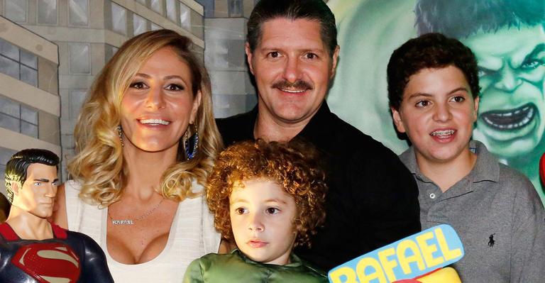 Fábio Villa Verde comemora festa de cinco anos do filho em São Paulo