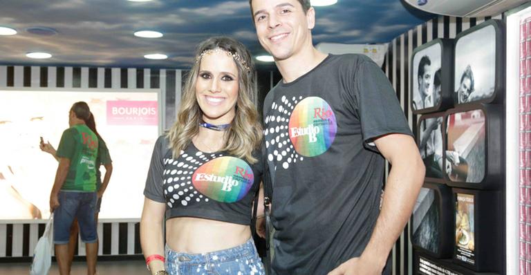Fernanda Pontes festeja a segunda gravidez no carnaval do Rio
