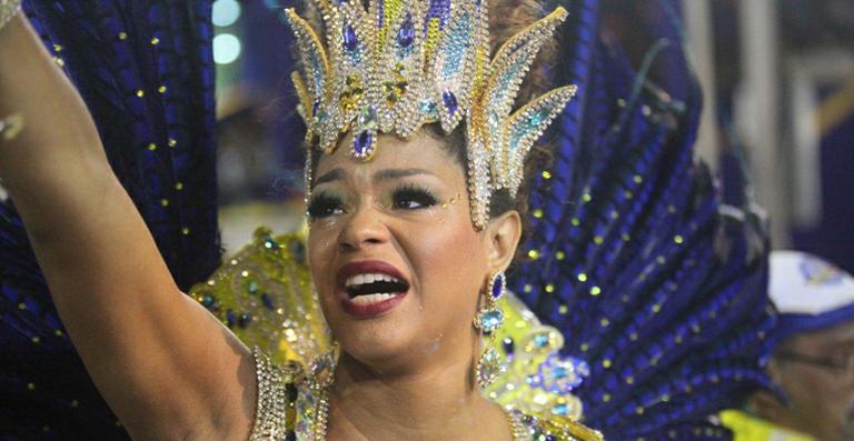 Juliana Alves se emociona em desfile da Unidos da Tijuca