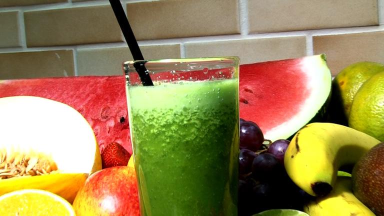 Suco verde ajuda a eliminar as toxinas do corpo no pós- Réveillon