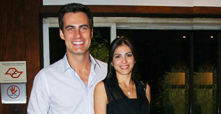Carlos Casagrande e sua mulher vão a restaurante japonês em São Paulo