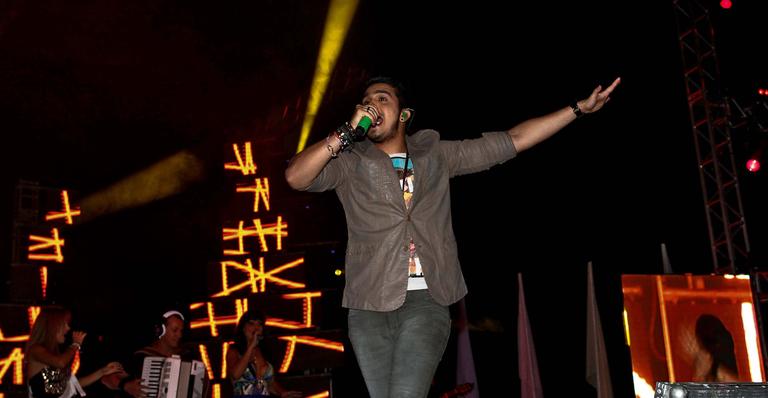 Luan Santana emociona fãs paulistanos com o show ‘O Nosso Tempo’