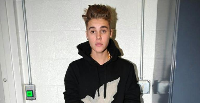 Assita ao vídeo: Justin Bieber se recusa a falar de Selena Gomez em depoimento