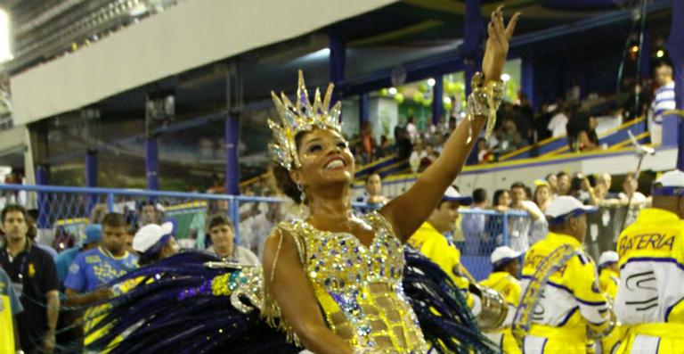 Juliana Alves se machuca em desfile da campeã Unidos da Tijuca