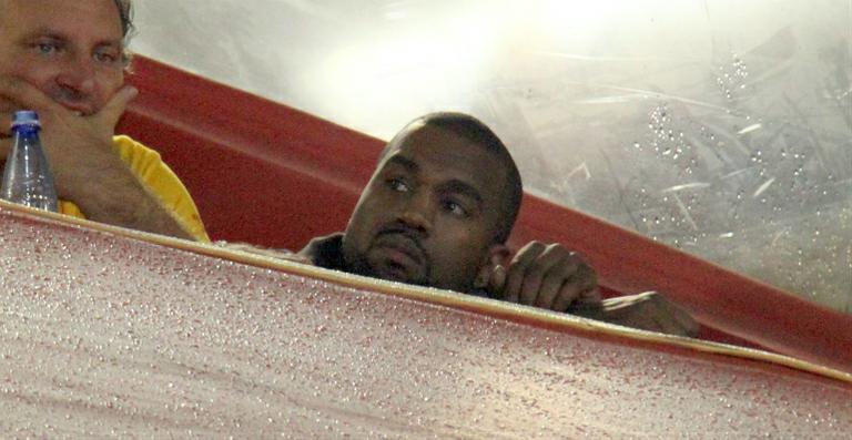 Rapper Kanye West se isola em camarote do Rio