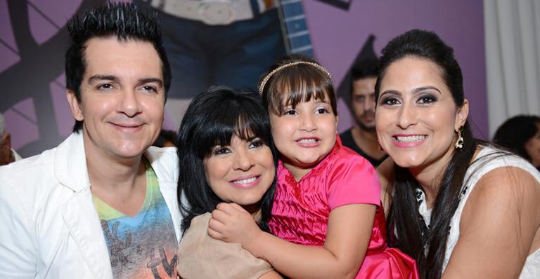 Com Mara Maravilha, Regis Danese comemora os cinco anos da filha