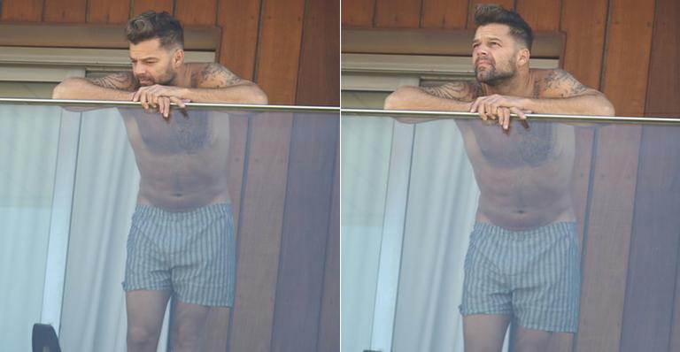 Ricky Martin aparece de cueca na sacada de hotel no Rio