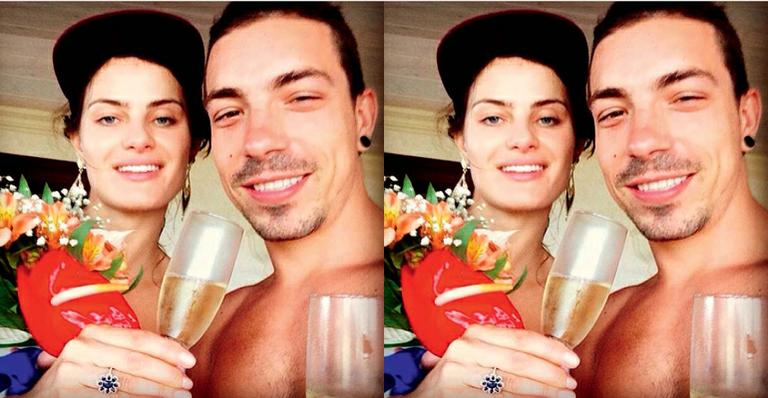 Isabelli Fontana recebe flores e ganha anel de Di Ferrero no Dia Internacional da Mulher