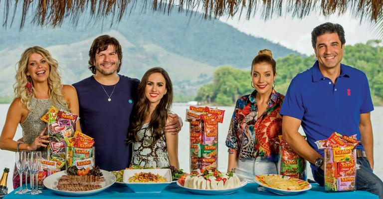 Na Ilha deCARAS, Paulo Ricardo canta e Edu Guedes recebe as estrelas em almoço
