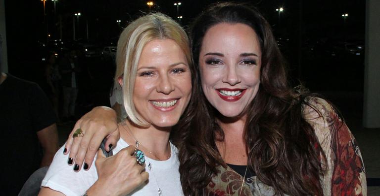 Ops! Ana Carolina exagera na maquiagem em show