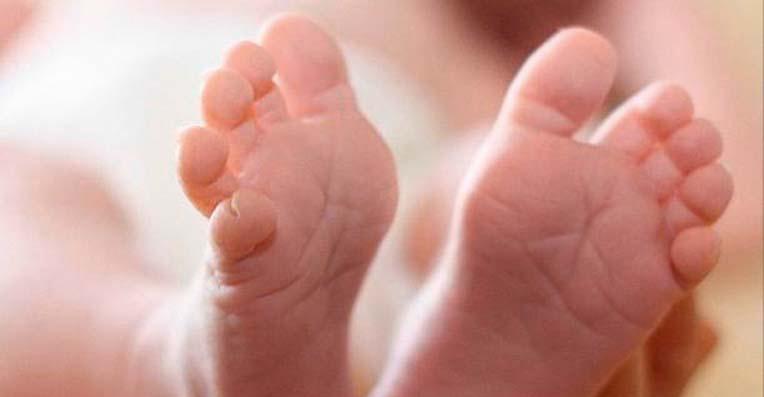 Márcio Garcia compartilha com os fãs foto dos pezinhos do filho João