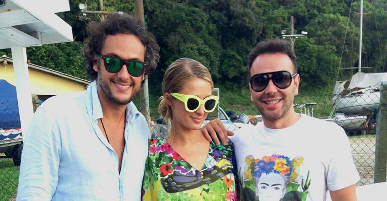 Paris Hilton ganha almoço na praia dos Ingleses, em Florianópolis