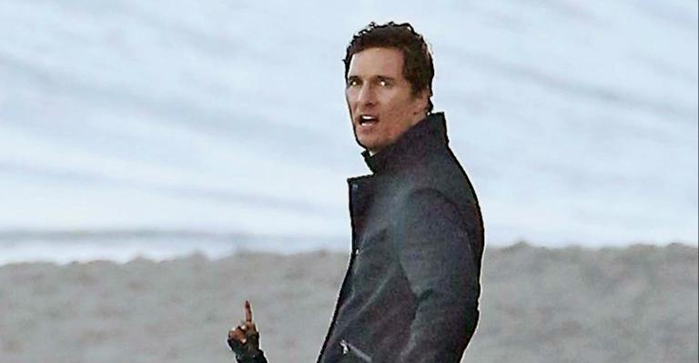 Matthew McConaughey curte descanso após as premiações de Hollywood