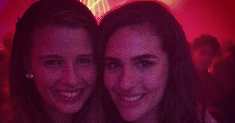 Debby Lagranha se declara para Lívian Aragão em festa de 15 anos: “Amo você”