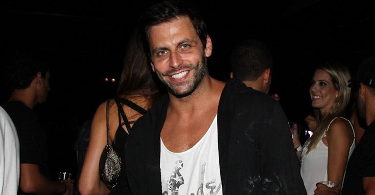 Solteiro, Henri Castelli curte primeiro show solo de Bell Marques