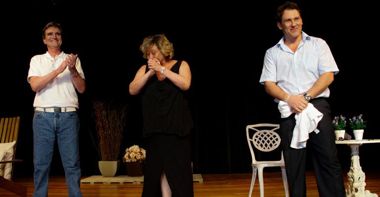 Filhos e netos fazem homenagem a Paulo Goulart no teatro