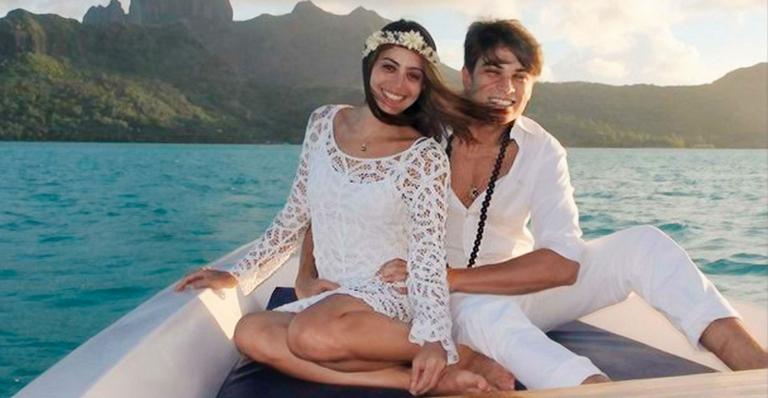 Carol Castro e Raphael Sander curtem lua de mel na Polinésia Francesa