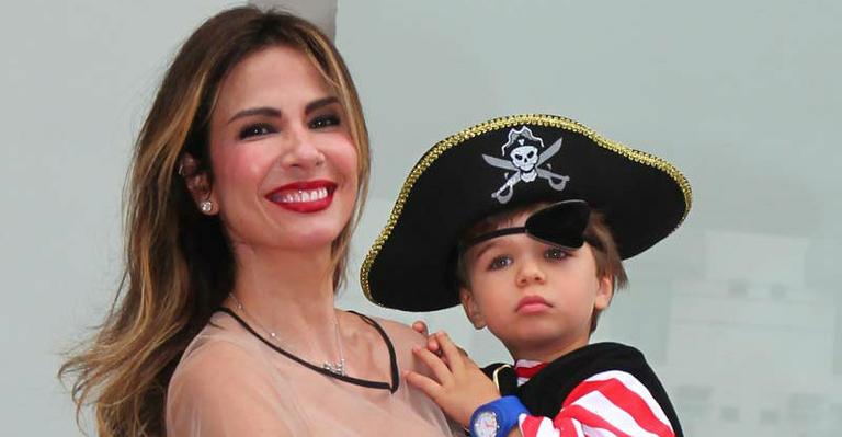 Luciana Gimenez festeja 3 anos de Lorenzo com tema Piratas do Caribe