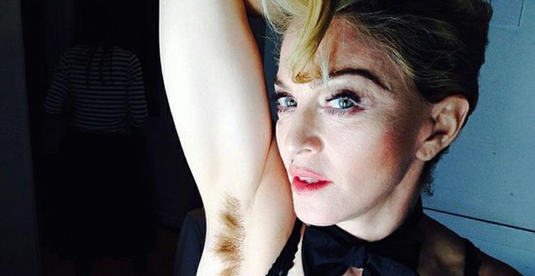 Madonna exibe axila não depilada: ‘Eu não me importo’