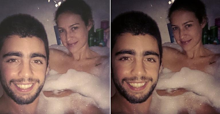 Luana Piovani e Pedro Scooby tomam banho de espuma juntos e mostram na web
