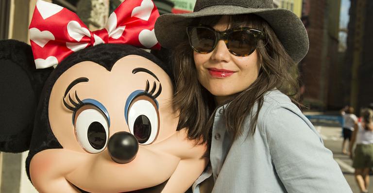 Novo look! Katie Holmes adere à franja