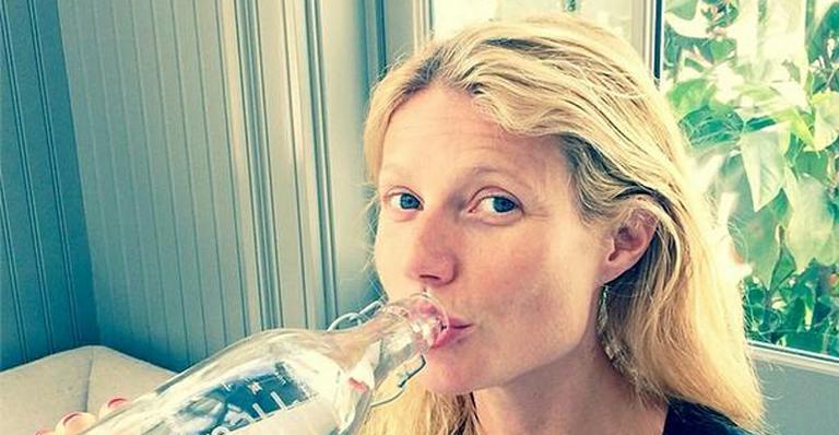 Aos 41 anos, Gwyneth Paltrow posa sem make e diz: água é cheia de poder de cura
