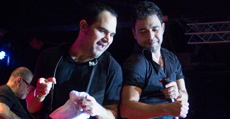 Zezé Di Camargo e Luciano emocionam fãs em turnê nos EUA