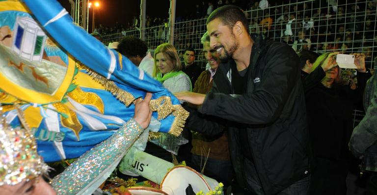 Veja as fotos de Cauã Reymond no carnaval da Argentina