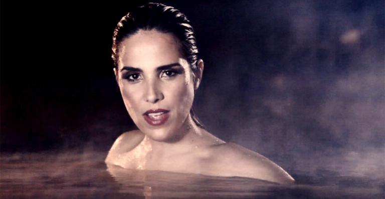 Com vários looks e topless, Wanessa lança clipe para Turn it Up