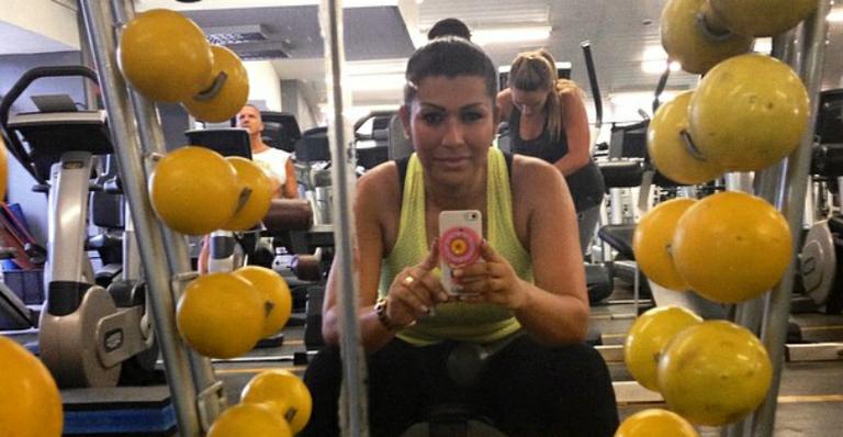 Ellen Cardoso volta a malhar e fala sobre perda do bebê: Papai do céu achou que não era o momento