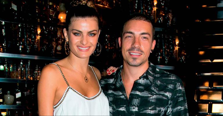 Isabelli Fontana e Di Ferrero trocam elogios durante evento em São Paulo