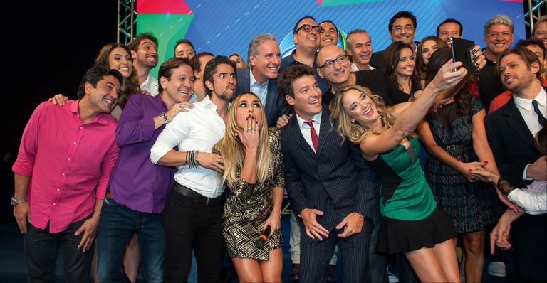 Record reúne artistas em festa de lançamento de sua programação de 2014 em SP