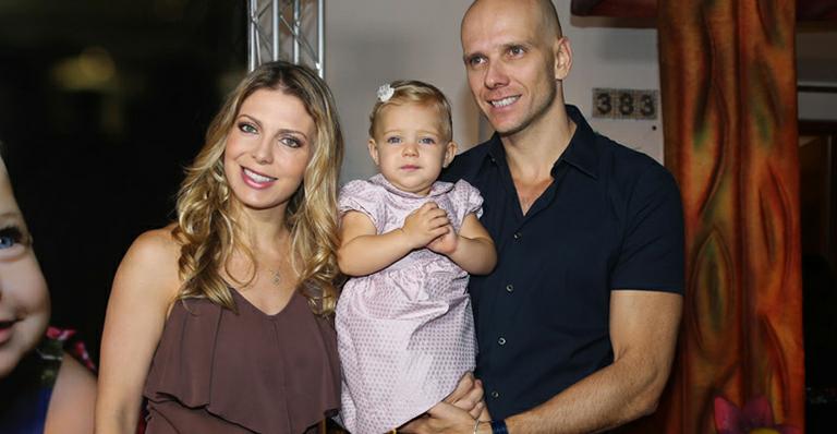 Filha de Sheila Mello e Fernando Scherer festeja seu 1º aniversário