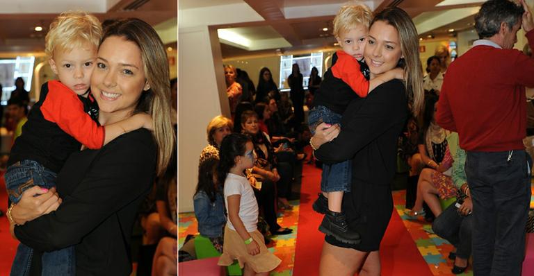 Filho de Neymar curte desfile de moda em São Paulo