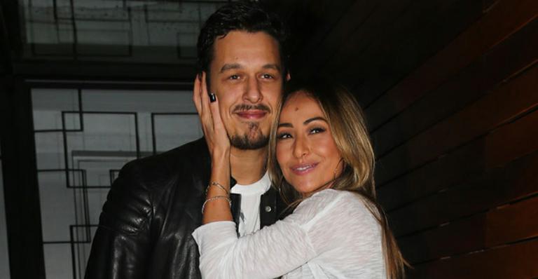 Sabrina Sato festeja o aniversário do namorado João Vicente